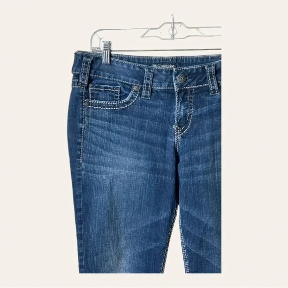 0499W. SILVER DENIM FLUID JEANS SIZE 30 DARK WASH BOOTCUT MIDโ SLIM SUKI STYLE - Picture 4 of 10